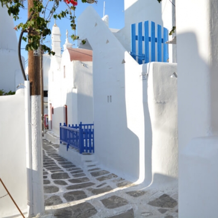 alley in Mykonos