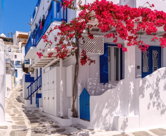 alley in Mykonos down-town